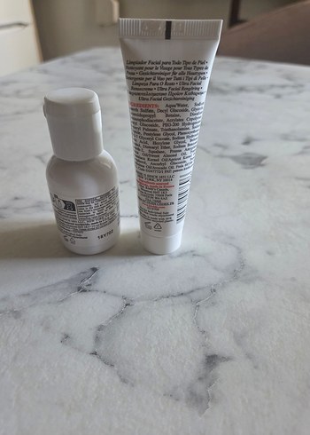 Kiehl's Ultra Facial Temizleyici ve Tonik Seti - Görsel 2