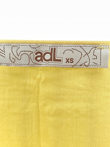 xs Beden sarı Renk Adil Işık T-shirt %70 İndirimli.