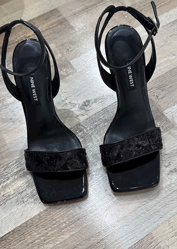Nine West Nine West Siyah Yılan Desenli Topuklu Ayakkabı