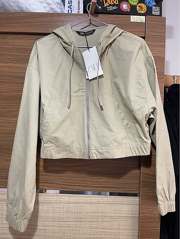 ZARA KAPÜŞONLU CROP CEKET