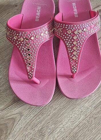 Pembe parmak arası terlik 
