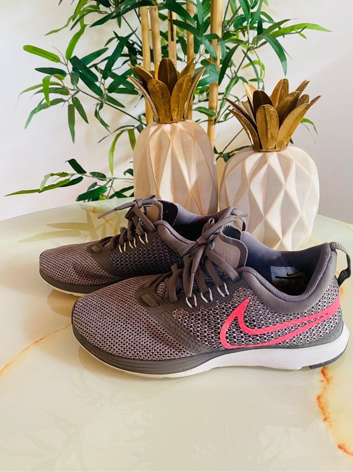 Nike Kadın Gri Bağcıklı Spor Ayakkabı - Görsel 2