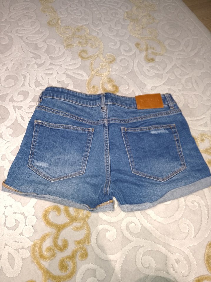 Düğmeli Açık Mavi Kadın Denim Mini Şort Pull&Bear - Görsel 3