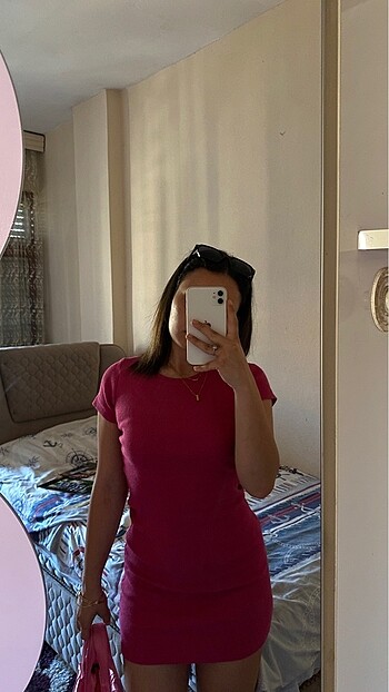 Pembe elbise