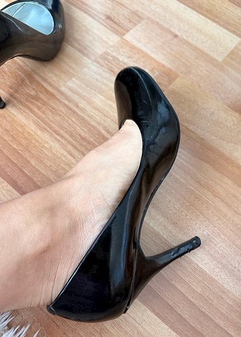 Jessica Simpson Kadın Siyah Rugan Stiletto Topuklu Ayakkabı