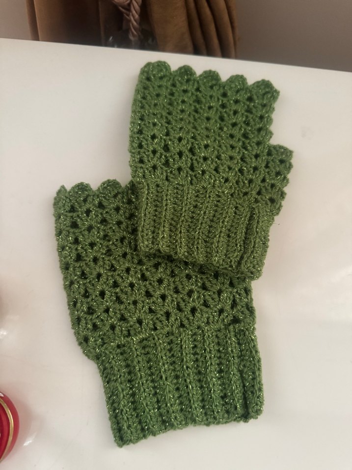 Yeşil Örgü Parmaksız Kadın Eldiveni - Görsel 2