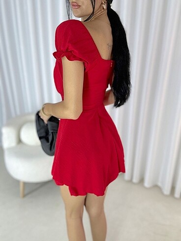 s Beden (100TL)ŞORTLU KIRMIZI ELBİSE