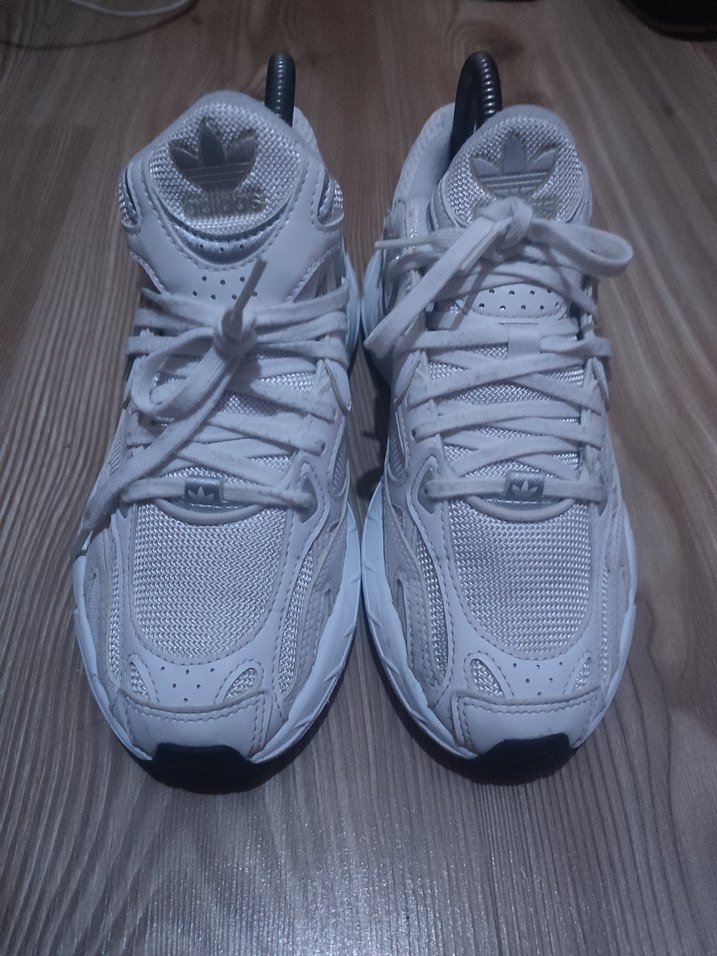 Beyaz adidas kadın ayakkabısı - Görsel 2