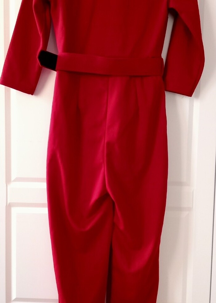 Kırmızı tulum - Görsel 2