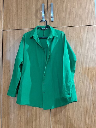 yesil gomlek