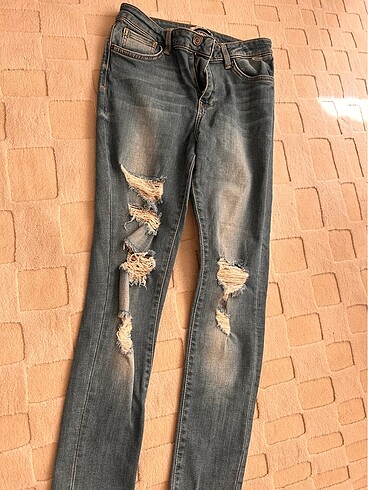 adl yirtik kot jean