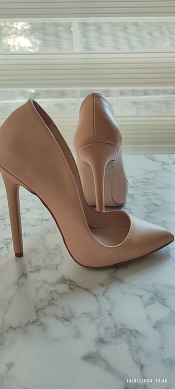 37 Beden ten rengi Renk Stiletto