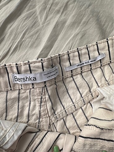 34 Beden Bershka kot şort