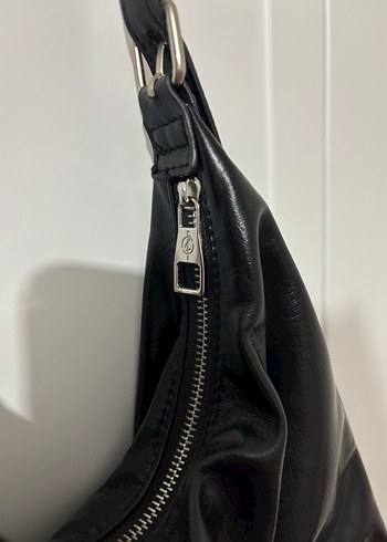 Stradivarius Tokalı Siyah Gotik Kadın Deri Çanta