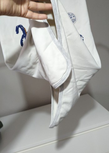 Beyaz Baskılı Sokak Stili örtü - Görsel 2