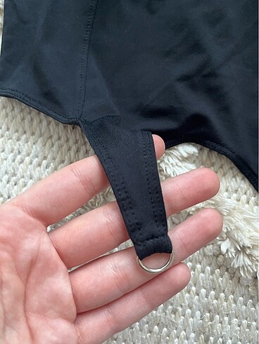 Bershka siyah detaylı crop