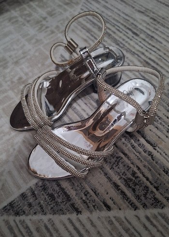 Dolgu Topuklu Çocuk Ayakkabı - Görsel 2