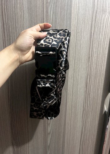 Samsonite Leopar Desenli Siyah Tokali Bavul Valizkemeri