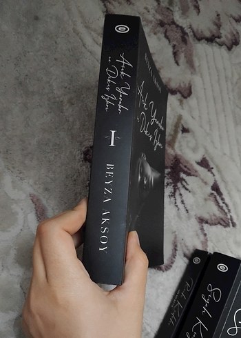 Açık Yaralar ve Dikiş İzleri - Beyza Aksoy