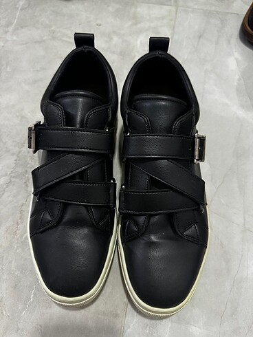 Siyah sneakers