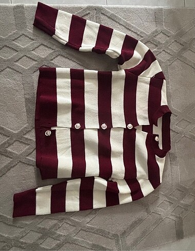 Bordo çizgili crop hırka