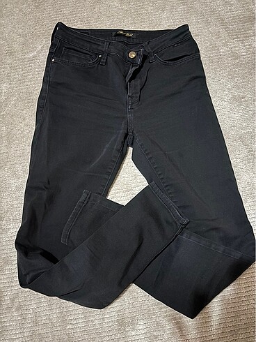 Siyah jeans