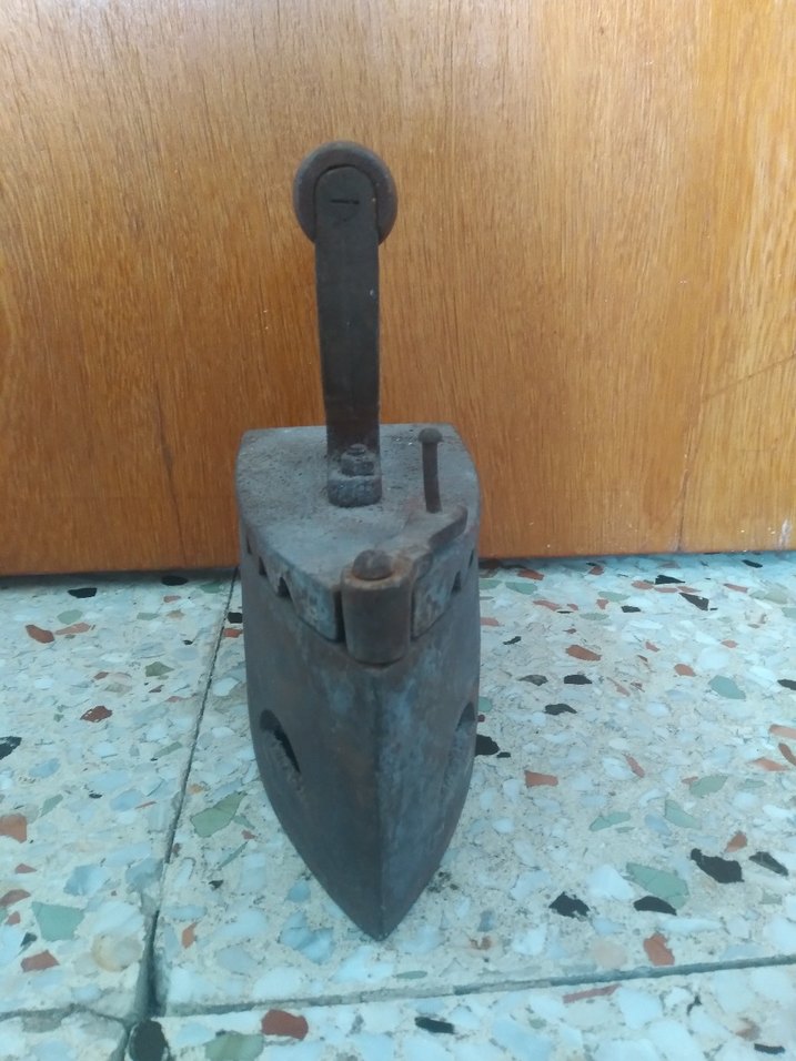 Vintage Ahşap Saplı Antika Ütü - Görsel 2