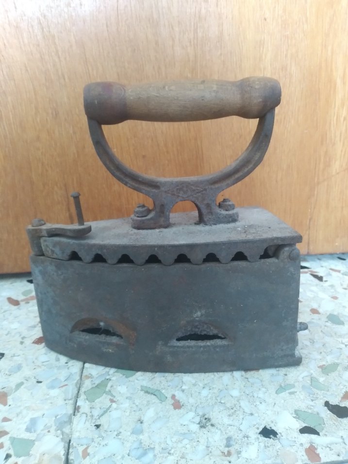 Vintage Ahşap Saplı Antika Ütü - Görsel 3