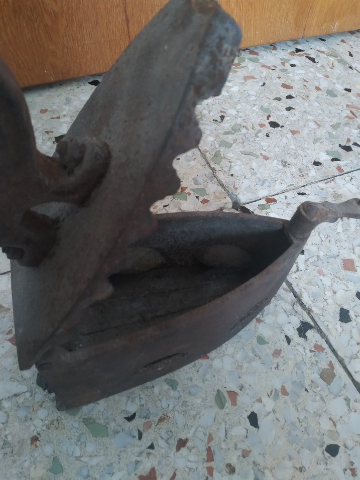 Vintage Ahşap Saplı Antika Ütü - Görsel 5