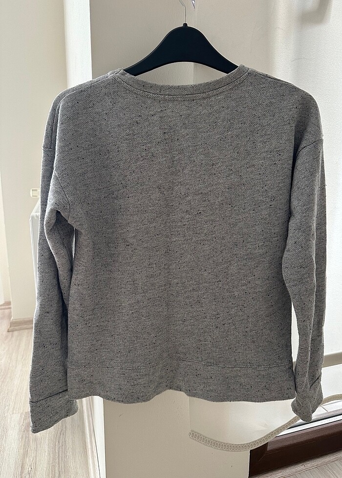 Temiz kullanılmış sweatshirt - Görsel 2