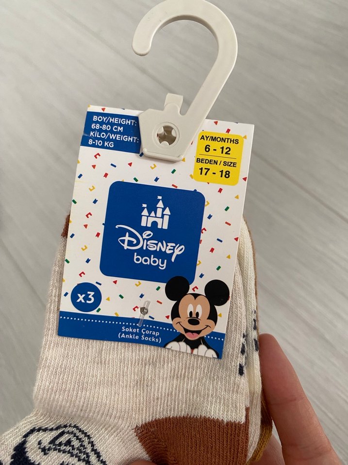 Erkek Çocuk Disney Baskılı Çorap Seti ve mama önlüğü seti - Görsel 2