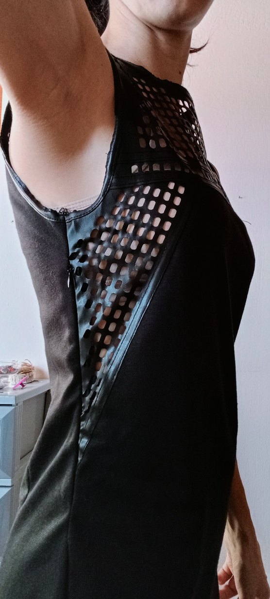 Siyah Yüksek Yakalı Elbise - Görsel 4