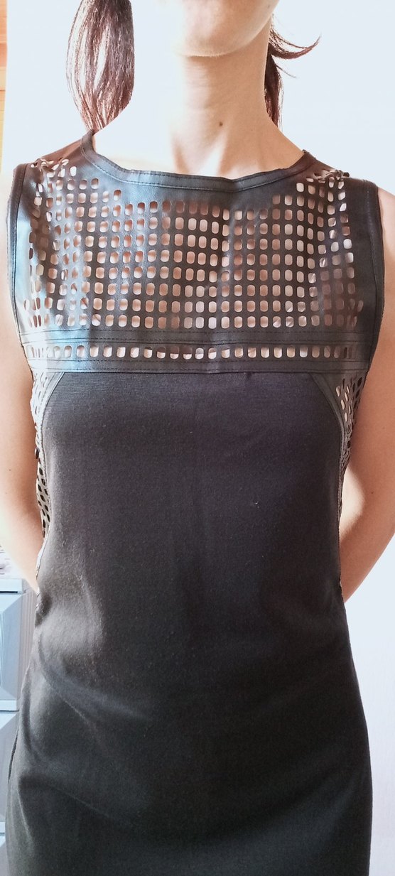 Siyah Yüksek Yakalı Elbise - Görsel 3