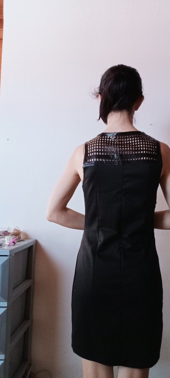 Siyah Yüksek Yakalı Elbise - Görsel 5