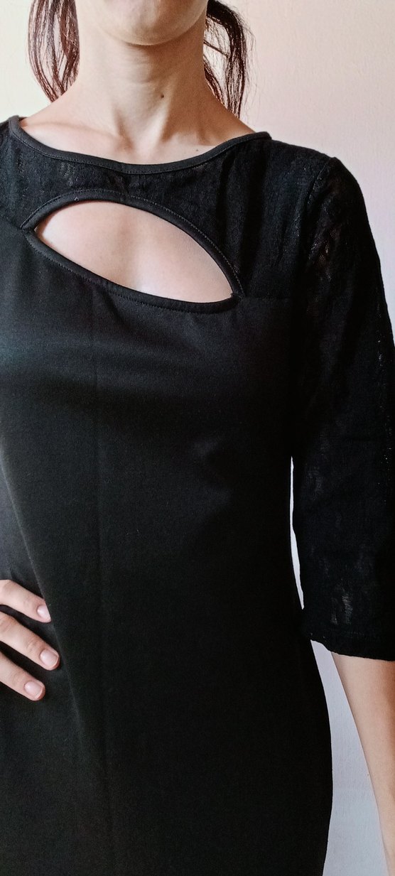 siyah göğüs dekolteli elbise - Görsel 2