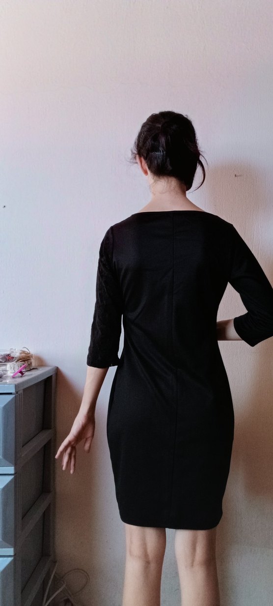 siyah göğüs dekolteli elbise - Görsel 3