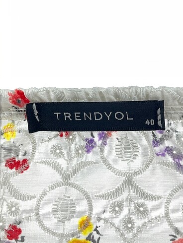 40 Beden çeşitli Renk Trendyol & Milla Bluz %70 İndirimli.