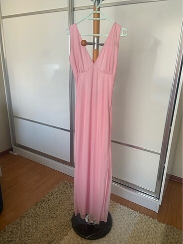 Pembe elbise