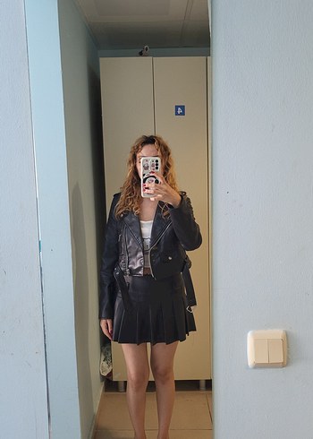 s Beden siyah Renk Bershka Kemerli Deri Ceket