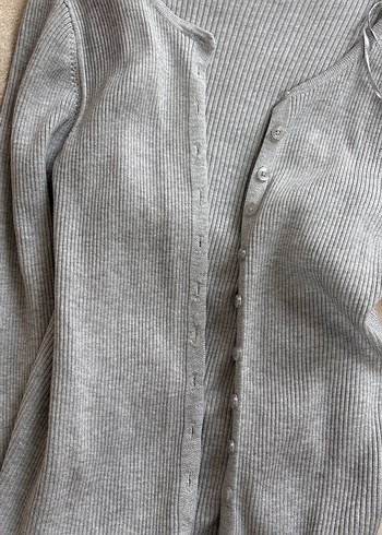 Gri Düğmeli Kadın Hırka - Görsel 2