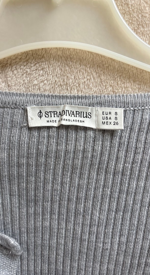 Gri Düğmeli Kadın Hırka - Görsel 3