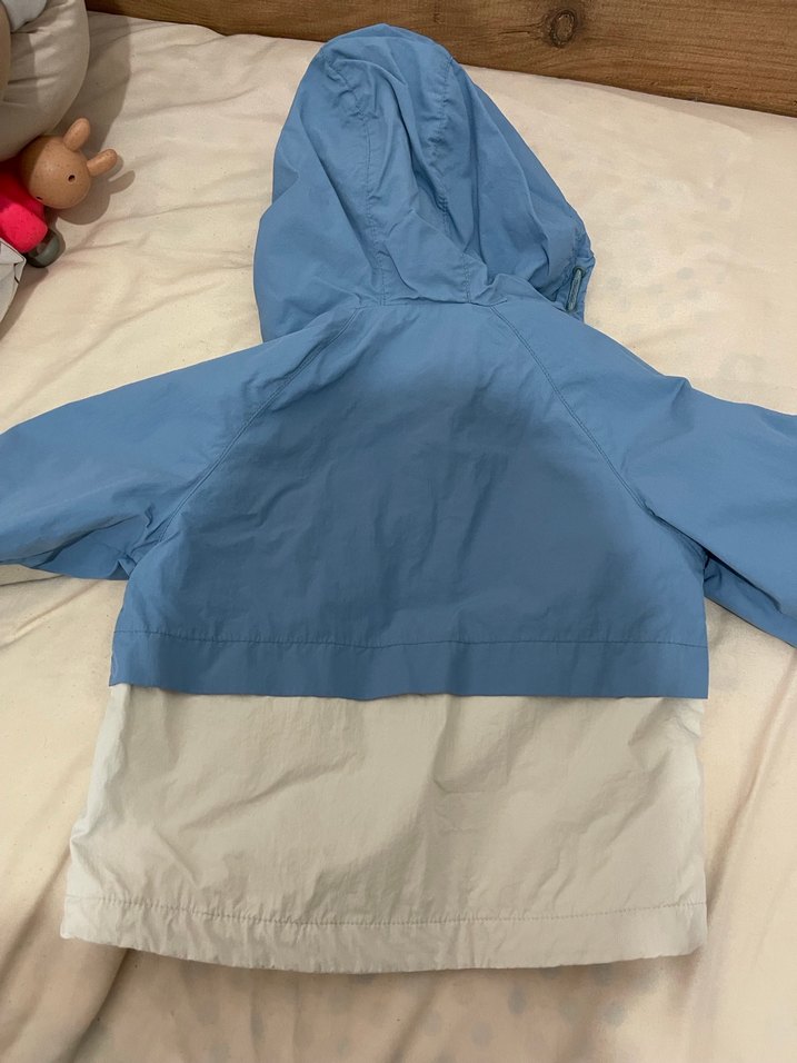 Zara Erkek Çocuk Mavi Kapüşonlu Yağmurluk - Görsel 3