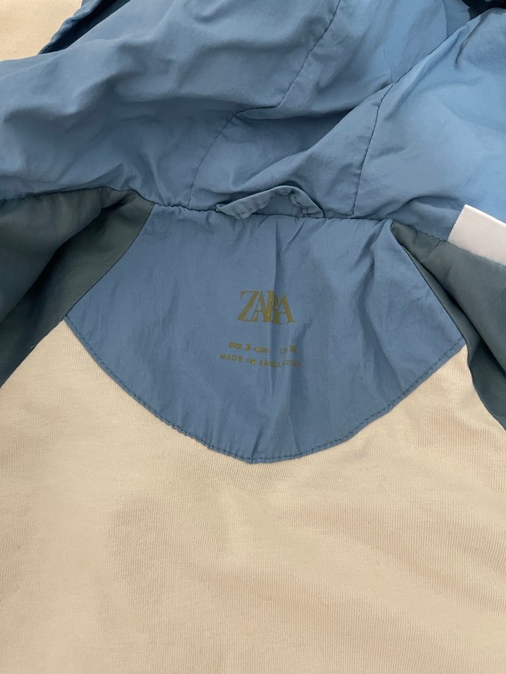 Zara Erkek Çocuk Mavi Kapüşonlu Yağmurluk - Görsel 2