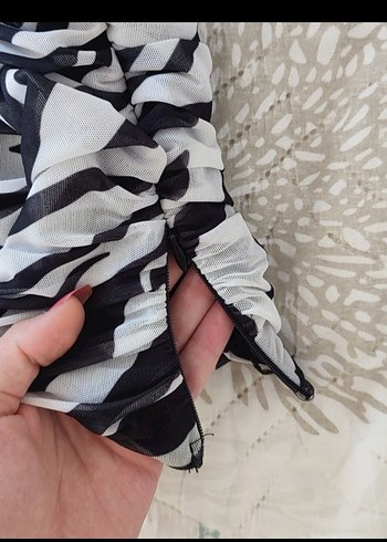 Bershka Zebra Desenli Kısa Kollu Fırfırlı Bluz