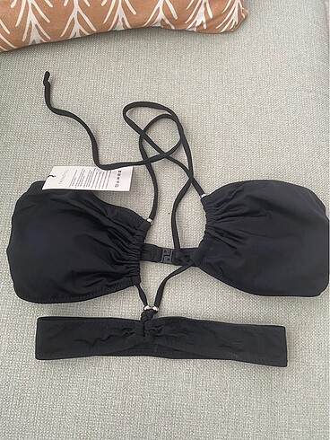 36 Beden siyah Renk Straplez tünelli bikini üstü
