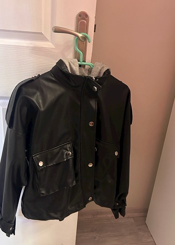 Düğmeli Siyah Deri Kadın Ceket Kapüşonlu - Görsel 3