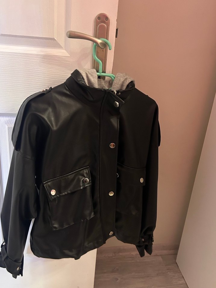 Düğmeli Siyah Deri Kadın Ceket Kapüşonlu - Görsel 3