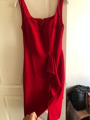 38 Beden kırmızı Renk Kırmızı yırtmaçlı elbise