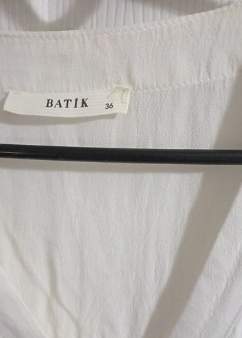 Batik Düğmeli Beyaz Keten Midi Elbise