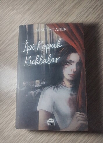 İpi Kopuk Kuklalar Almina Taner'den.